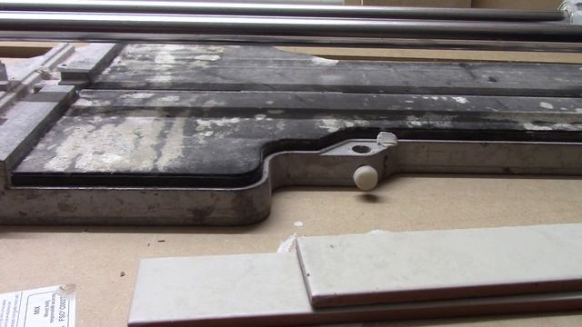 Cutting ceramic tile How to cut wall and floor tiles with angle grinder and hand cutter смотреть онлайн