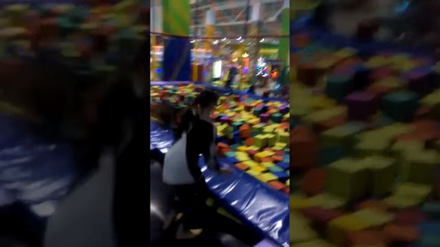Батуты"Ашан" смотреть онлайн