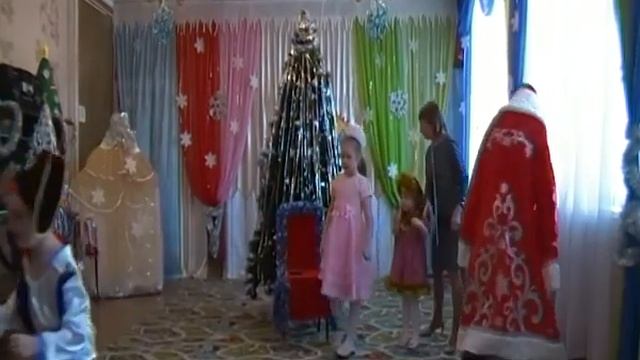Новогодний утренник в подготовительной группе №1 (часть 1) смотреть онлайн