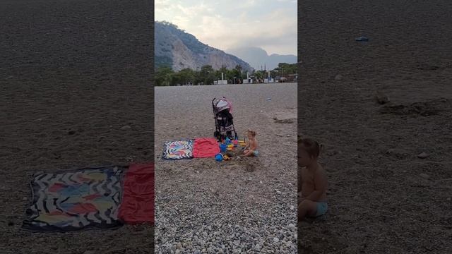 Пляж Анталии в пик сезона 2022 ? смотреть онлайн