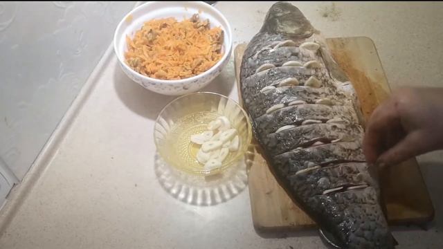 Карп фаршированный с морковью и грецкими орехами смотреть онлайн