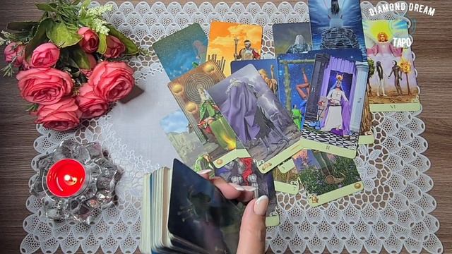 ЧТО ПРОИСХОДИТ В ЕГО ЖИЗНИ ПРЯМО СЕЙЧАС? ЕЖЕДНЕВНЫЙ РАСКЛАД. Таро Онлайн Расклад Diamond Dream Taro смотреть онлайн