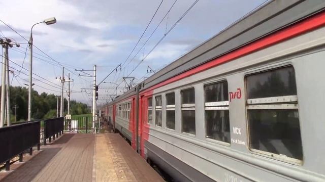 Электропоезд ЭР2Р-7015 платформа Шереметьевская смотреть онлайн