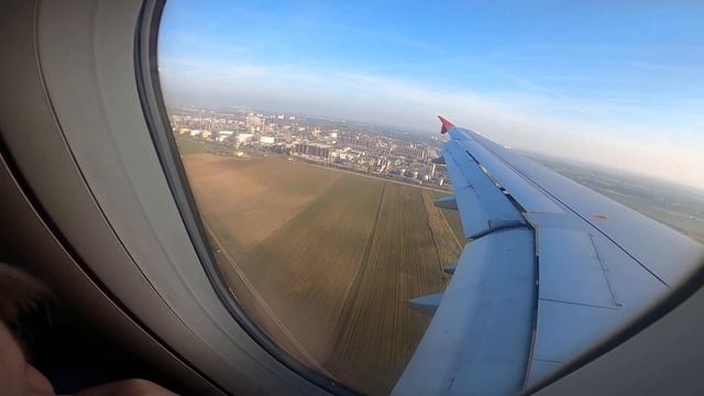 Landing in Vienna airport Schwechat смотреть онлайн