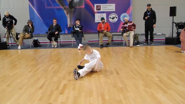 semifinal 7-10 bboy Lazy Sam vs POWER JET - брейкданс, Чемпионат Москвы смотреть онлайн