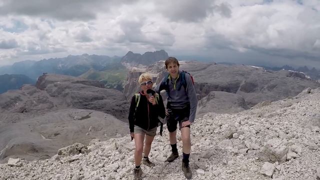 Rifugio Boè dal Passo Pordoi passando per cima Piz Boè смотреть онлайн