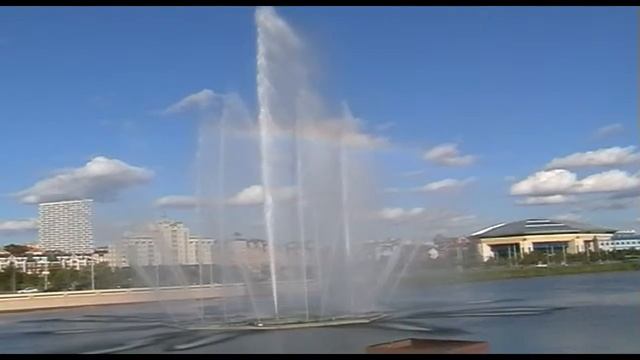 Фонтан на площади перед театром им  Г Камала Казань