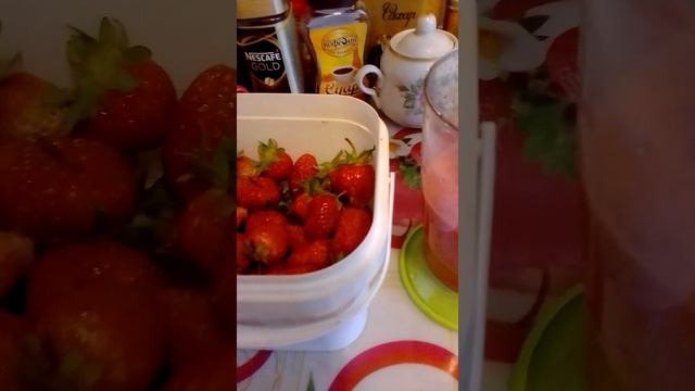 Супервкусняшка "Клубничнобанановое смузи" смотреть онлайн