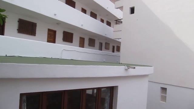 Walking around Santa Ponsa, Mallorca смотреть онлайн