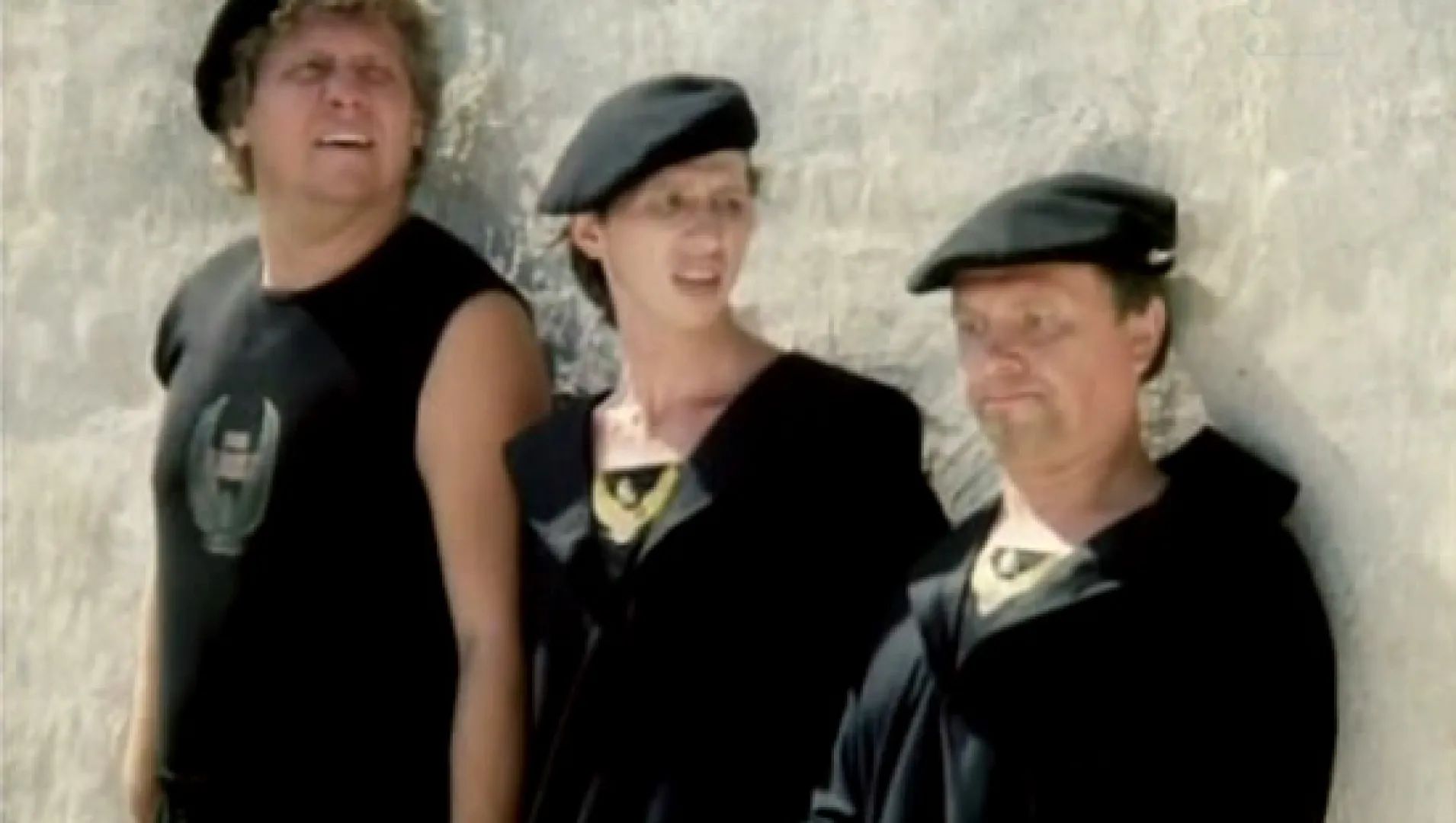 "Самолёт летит в Россию" (1994) - обязателен к просмотру смотреть онлайн