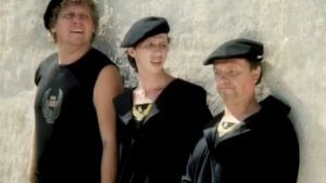 "Самолёт летит в Россию" (1994) - обязателен к просмотру