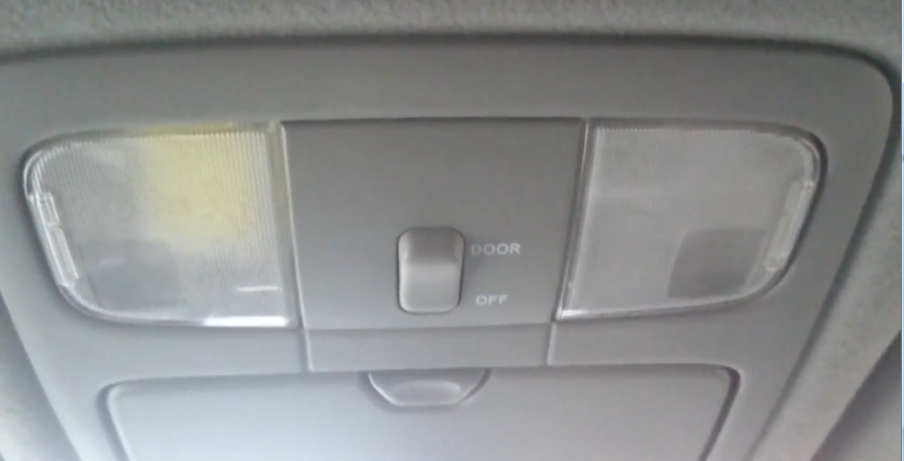 Замена ламп в переднем плафоне подсветки салона ПРАДО 120 смотреть онлайн