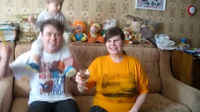 Прикольно, поздравляем сестрёнку!!! смотреть онлайн