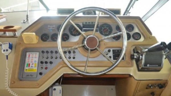 Sea Ray 265. Обзор цен катеров 8 метров.