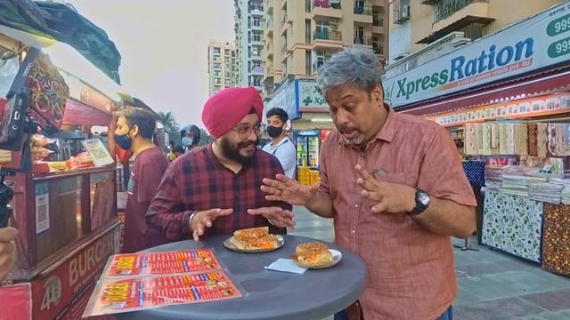 Noida Food Tour - 4U Burger #streetfood #veg #vegetarian смотреть онлайн