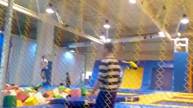 Батуты в Омске. Континент. Батутный центр "Облака" смотреть онлайн