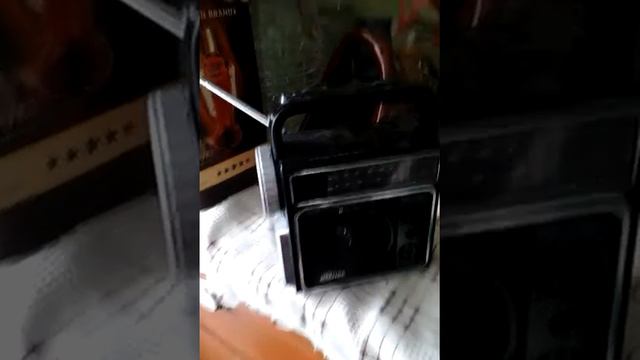 Что за странная мелодия , поймал волну на радио. Жесть смотреть онлайн