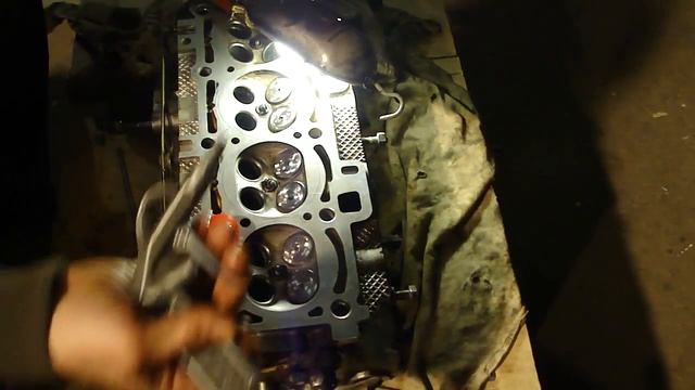 Как установить маслосъёмные колпачки, и засухарить клапана! Своими руками Лада Приора ВАЗ. смотреть онлайн