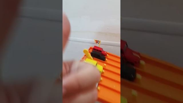 Гонка Mercedes Gelandewagen и УАЗик смотреть онлайн