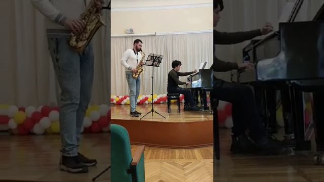 Р.Ловланд. Пісня таємничого саду. Вик. Дмитро Рижук- саксофон. Концермейстер- Василь Чорний смотреть онлайн