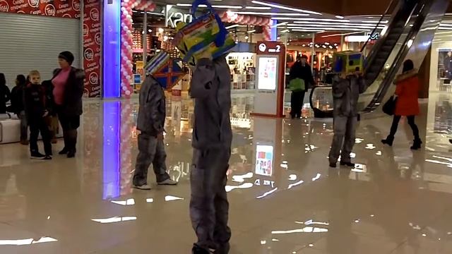 Танец роботов на ПроРобот шоу в магазине "М-видео" в ТРЦ Тау Галерея смотреть онлайн