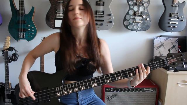 Hysteria - Muse (Bass Cover) смотреть онлайн