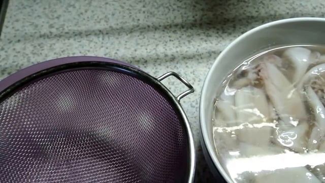 КАК Я ГОТОВЛЮ КАЛЬМАРЫ КАЛЬМАРЫ ВКУСНЫЕ КАЛЬМАРЫ смотреть онлайн