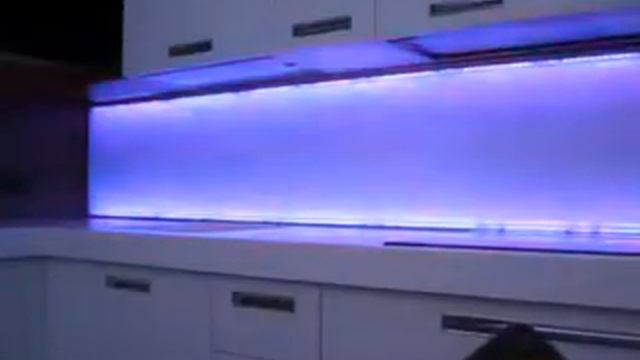 Фартук для кухни из стекла с подсветкой LEDss ru
