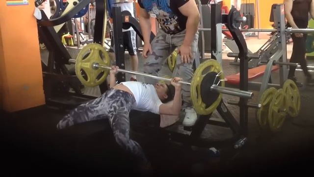 Маша, жим лежа 60 кг смотреть онлайн