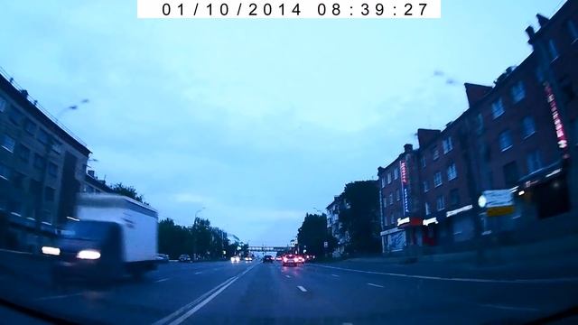 Чудак на Калине чуть не влетел в ограждение (Ижевск) смотреть онлайн