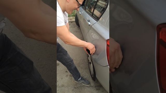 Выпрямить вмятину на автомобиле своими руками смотреть онлайн