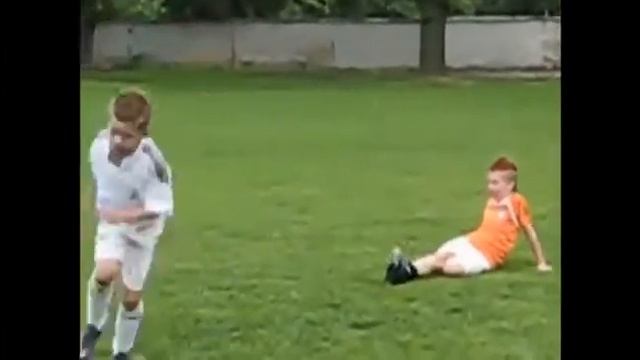 Сын Криштиану Роналду играет круто футбол смотреть онлайн