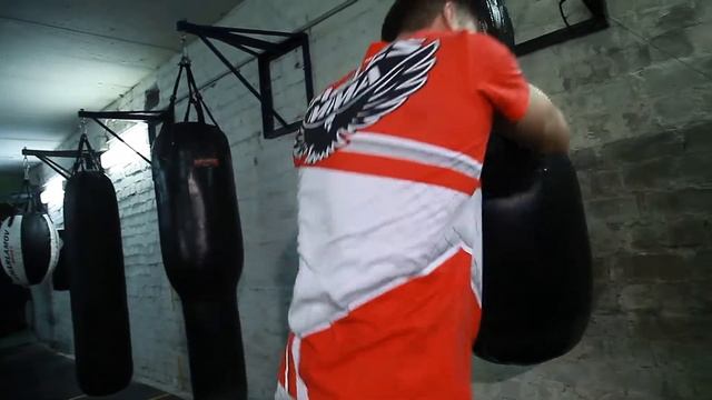 Work on the bag for Thai Boxing "Muay Thai "special clinch"" - Nikolai Aleksakhin смотреть онлайн