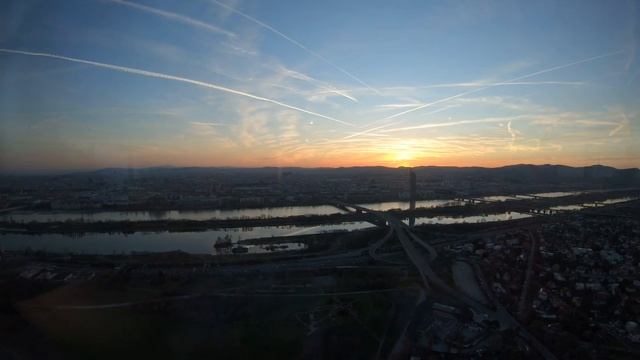 Donauturm -danube turn Vienna - restaurant timelapse смотреть онлайн