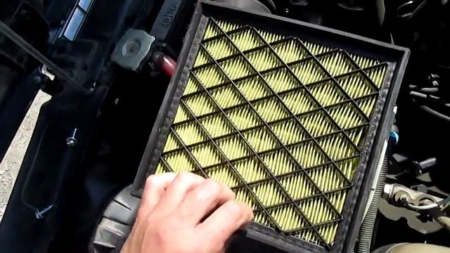 КАК СНЯТЬ И ЗАМЕНИТЬ ВОЗДУШНЫЙ ФИЛЬТР ВАЗ 2104 смотреть онлайн