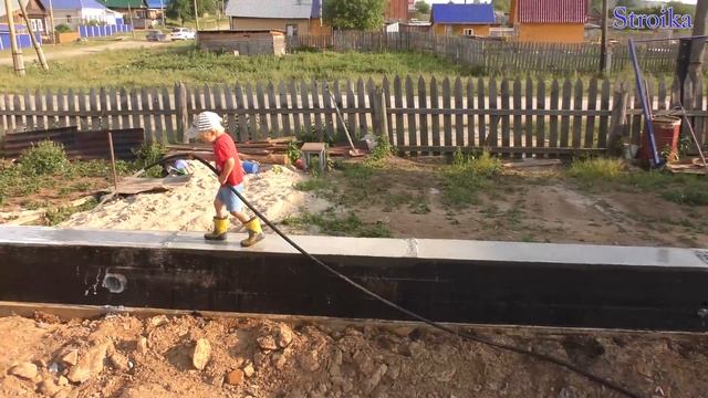 Уход за фундаментом после заливки набираем полную прочность бетона Семья Булатов смотреть онлайн