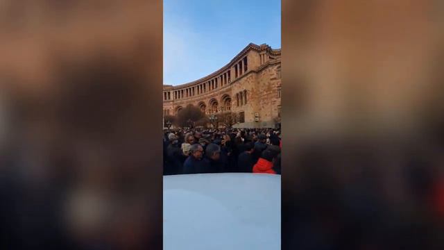 Океан людей двигаются за Николом Пашиняном / Со всей Армении люди тянутся к Еревану смотреть онлайн