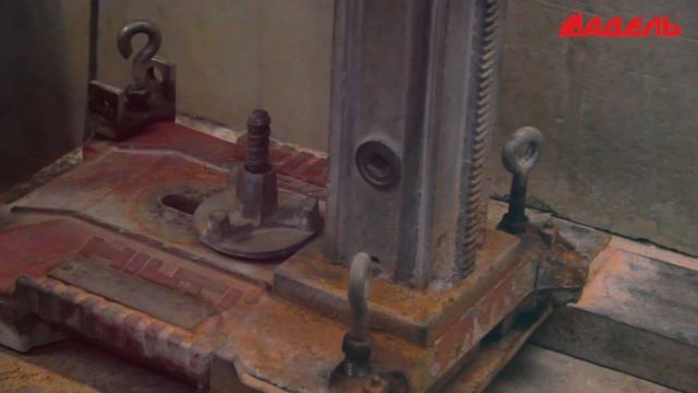 Алмазное сверление отверстий в бетоне. Способы крепления машины с ноги.