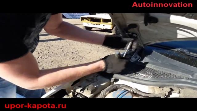 Установка упора (амортизатора) капота Skoda Yeti смотреть онлайн