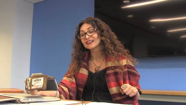 Sholeh Wolpe reads her poem "How Hard Is It to Write a Love Song?" смотреть онлайн