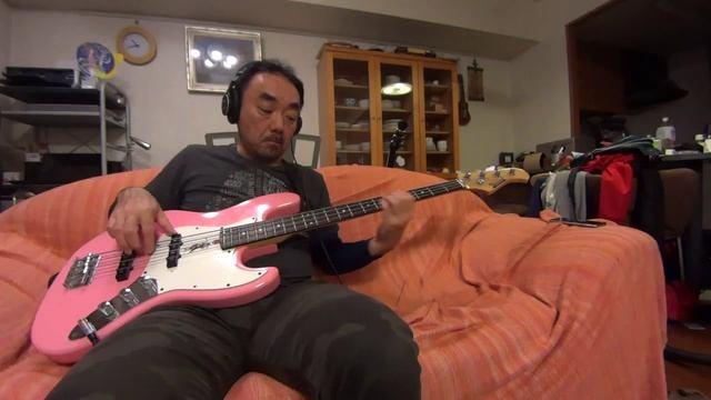 Runaway Loleatta Holloway bass cover (Sony HDR-MV1) смотреть онлайн