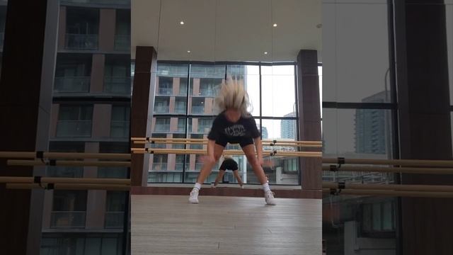 I told you to run, so we'd both be free - A shuffle dance fusion dance to the Hanging Tree смотреть онлайн