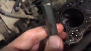 Как открутить слизанный болт гбц акцент