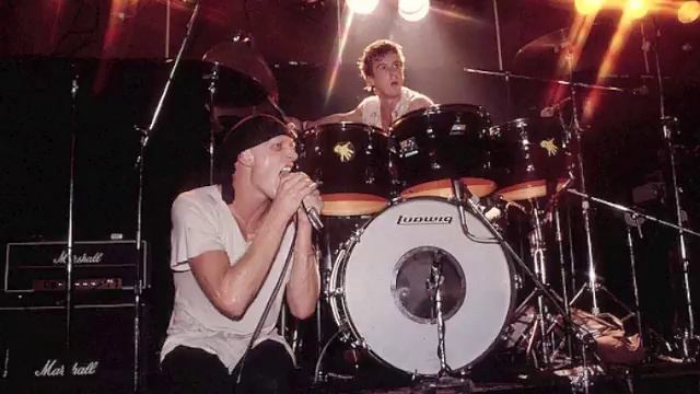 MIDNIGHT OIL - Live @ The Royal Antler Hotel, Narrabeen - 02 May 1980 смотреть онлайн