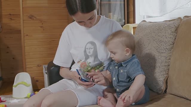 Играем и развиваем. 8 месяцев смотреть онлайн