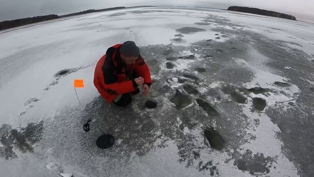 ЗИМНЯЯ РЫБАЛКА НА ВОДОХРАНИЛИЩЕ!!!!МЕШОК РЫБЫ и ДВЕ НОЧИ НА ЛЬДУ! смотреть онлайн
