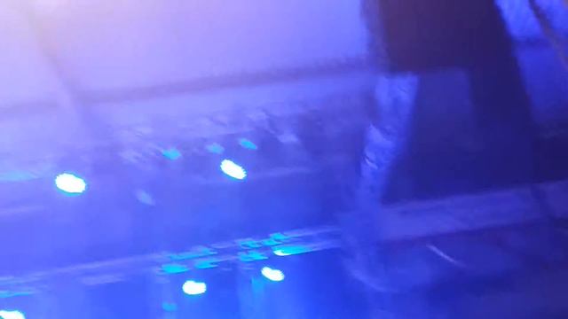 Рома Зверь снимает зал смотреть онлайн