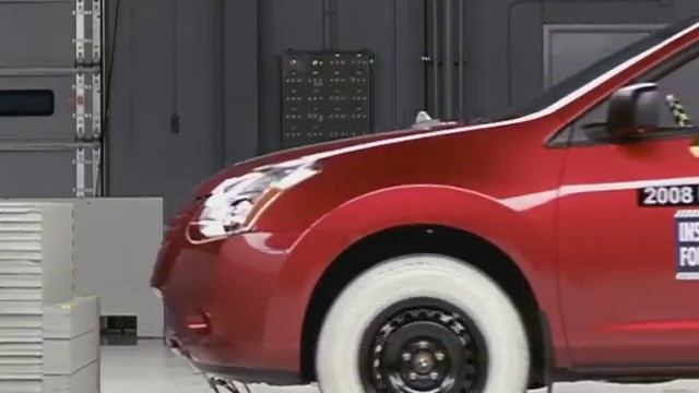 2008 Nissan Rogue moderate overlap IIHS crash test смотреть онлайн