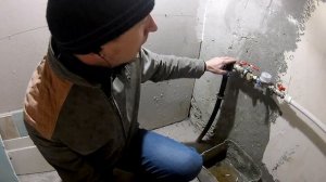 Чем герметизировать соединения водопровода и отопления. ФУМ-лента. Анаэробный клей-герметик. Нить.