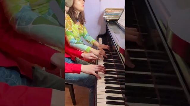 Buntes Klavier 2021. Карлсон который живет на крыше . Karlsson auf dem Dach смотреть онлайн